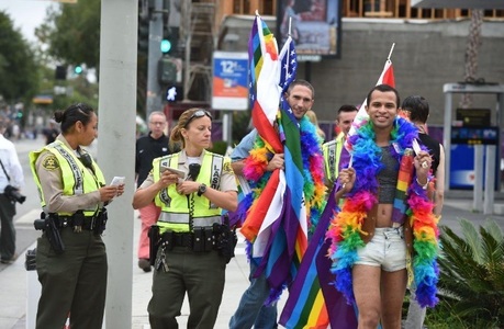 Autorităţile americane l-au pus sub acuzare pe bărbatul care voia să participe înarmat la marşul Gay Pride din Los Angeles