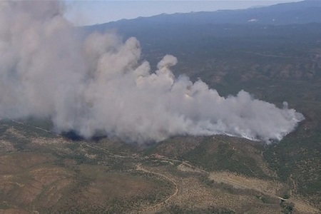 Sute de persoane au fost evacuate din sudul Californiei şi din New Mexico, din cauza unor incendii de vegetaţie