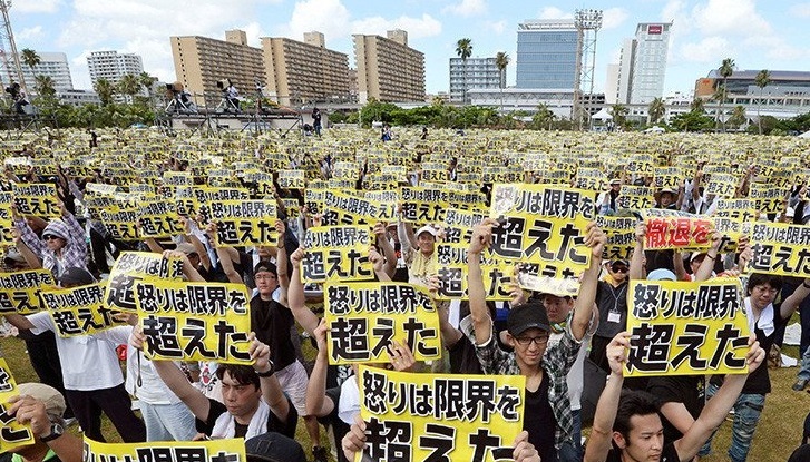 Japonia: Zeci de mii de persoane protestează pe insula Okinawa faţă de prezenţa masivă a trupelor americane