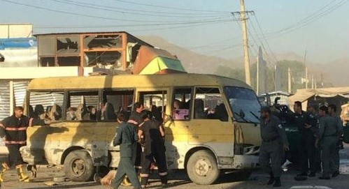 Afganistan: Cel puţin 14 morţi după ce un atacator sinucigaş s-a detonat în apropierea unui microbuz 