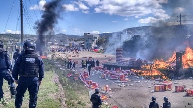 Mexic: Ciocniri violente între sindicaliştii din învăţământ şi forţele de ordine, soldate cu şase morţi