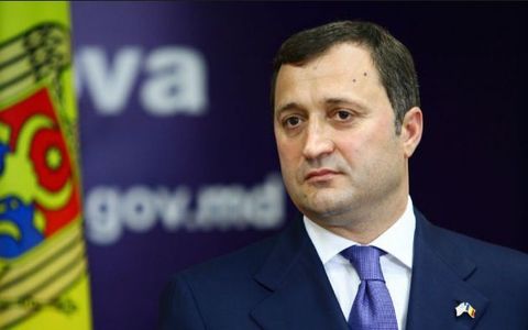 Fostul premier moldovean Vlad Filat şi-a pierdut cunoştinţa şi este resuscitat, în sala de judecată. FOTO