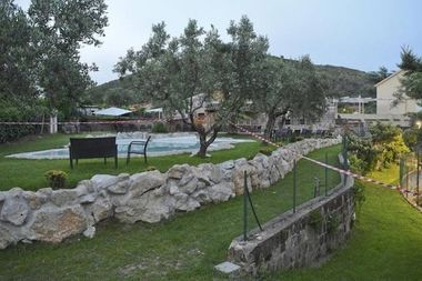 Fetiţa româncă găsită moartă în Italia a fost violată şi aruncată în piscina unde s-a înecat, arată autopsia. FOTO