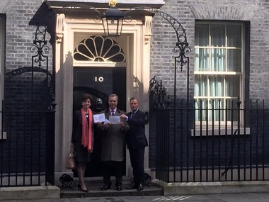 Unul dintre liderii campaniei anti-UE, Nigel Farage, a votat