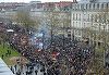 Câteva mii de persoane protestează la Paris faţă de reformele de pe piaţa muncii; poliţia a arestat 85 de oameni