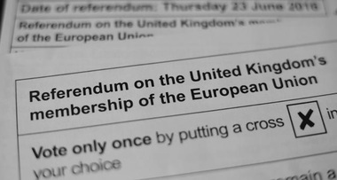 Marea Britanie: Sondajul YouGov indică un avans de 4% pentru tabăra pro-UE după închiderea urnelor, iar Farage recunoaşte posibila înfrângere 