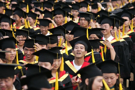 Autorităţile chineze îi avertizează pe studenţi cu privire la existenţa a zeci de universităţi false, inclusiv în Beijing