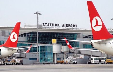 ATENTAT TERORIST pe Aeroportul Ataturk din Istanbul. Cel puţin 28 de persoane au fost ucise şi 60 rănite, în urma unor explozii. Trei sinucigaşi au comis atacul - UPDATE. FOTO, VIDEO