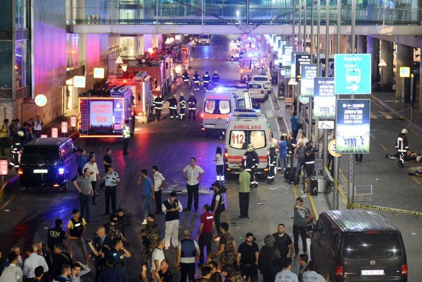 Cel puţin 36 de persoane au fost ucise la Istanbul, inclusiv străini, alte 147 au fost rănite; sunt indicii că este vorba despre gruparea Stat Islamic, anunţă premierul turc Binali Yildirim