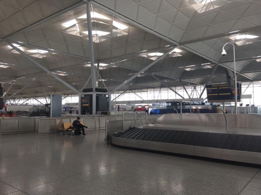Alertă pe aeroportul Stansted din Marea Britanie; toţi pasagerii au fost evacuaţi