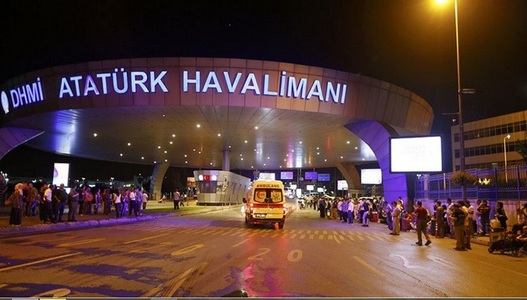 Turcia a desfăşurat echipe antiterorism la aeroportul Ataturk din Istanbul, după atentatul de marţi