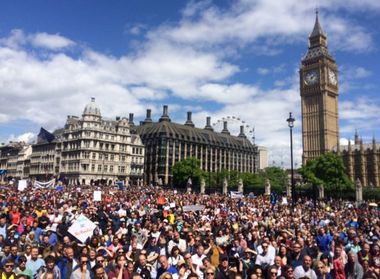 Manifestaţie pro-UE la Londra pentru a doua oară săptămâna aceasta: Mii de britanici cer un "Breverse". FOTO, VIDEO - UPDATE