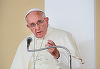 Papa Francisc denunţă într-un mesaj video "ziduri invizibile" ale fricii ce divizează Europa