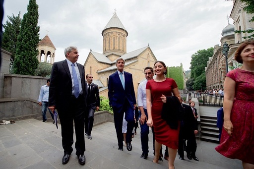 Kerry la Kiev pentru a asigura Ucraina că SUA o susţin în disputele teritoriale cu Rusia