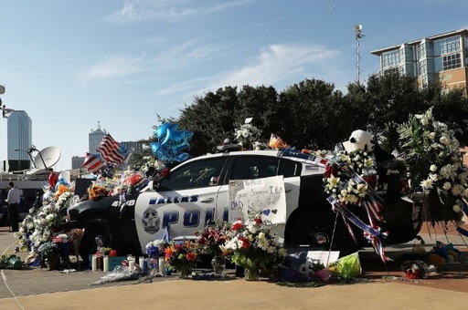 Atacatorul din Dallas pregătea un atac cu bombă devastator, afirmă autorităţile şi îndeamnă la calm după 200 de arestări