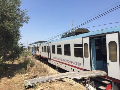 Două trenuri s-au ciocnit în sudul Italiei: Bilanţul accidentului feroviar - 23 de morţi şi 50 de răniţi - FOTO, VIDEO