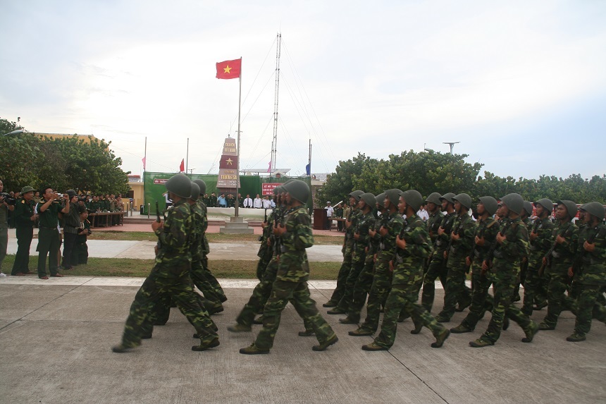 Beijingul îşi afirmă "dreptul" de a institui o "zonă de identificare aeriană" militară în Marea Chinei de Sud