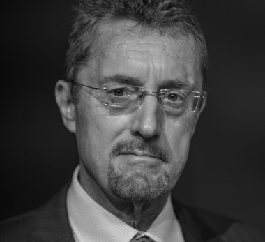 Cel care a comandat atacurile de la 13 noiembrie a fost identificat şi nu este Abaaoud, afirmă şeful spionajului francez
