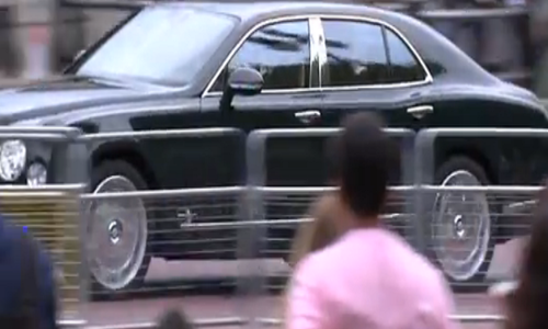 Regina a ajuns la Buckingham Palace, pentru a-l primi pe Cameron