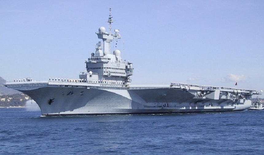 Hollande anunţă că Franţa retrimite portavionul Charles-de-Gaulle, în toamnă, la Golf