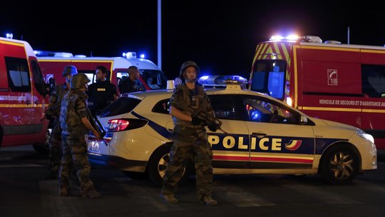 Atac terorist la Nisa (Foto: Twitter)