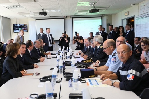 Hollande şi Valls au sosit la Nisa, la o zi după atacul terorist