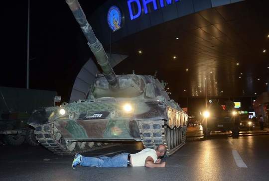Turcii au ieşit în stradă (Foto: Twitter)