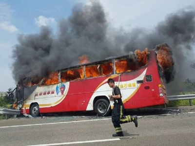 Cel puţin 26 de morţi, după ce un autocar cu turişti a luat foc, în Taiwan