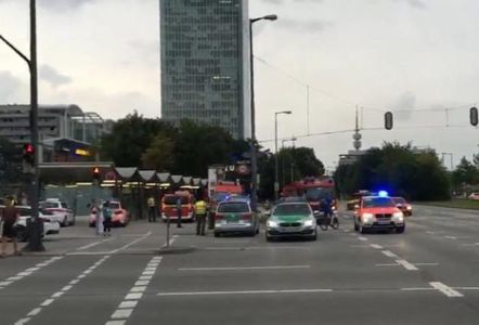 Teroriştii ar fi germani, spun martori; presa locală anunţă că un agresor s-a sinucis, iar un altul a fost arestat