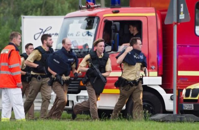 Poliţia din Munchen a descoperit un al nouălea cadavru în apropiere de mall, verifică dacă este vorba de unul dintre terorişti