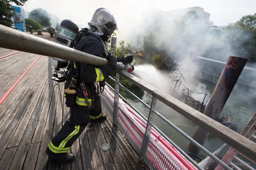 Şapte persoane rănite într-un incendiu la un bloc cu şase etaje din Paris