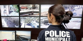 O poliţistă municipală acuză Cabinetul ministrului de presiuni la o zi după atacul de la Nisa. Cazeneuve depune plângere pentru defăimare