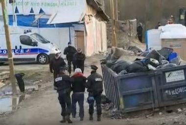 Migrant etiopian ucis în "jungla" de la Calais în încăierări între africani şi afgani soldate cu şase răniţi