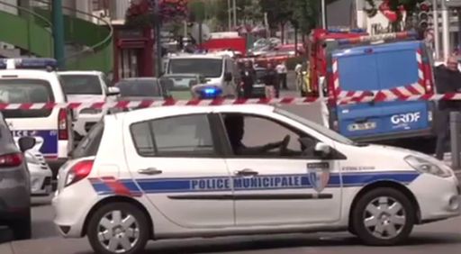 Luare de ostatici la o biserică din nordul Franţei. Autorii l-au înjunghiat mortal pe preot, înainte de a fi ucişi de forţele de ordine - UPDATE, FOTO, VIDEO