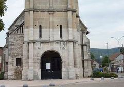 Echipe de genişti verifică biserica din Normandia unde a avut loc o luare de ostatici