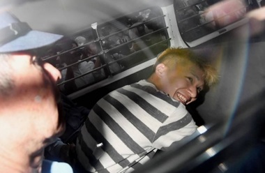 Japonia: Atacatorul de la centrul pentru persoane cu dizabilităţi mentale a rânjit în faţa jurnaliştilor în drum spre audieri