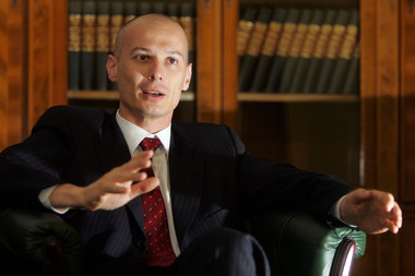 Reţinerea viceguvernatorului BNR Bogdan Olteanu de către procurorii anticorupţie în presa internaţională