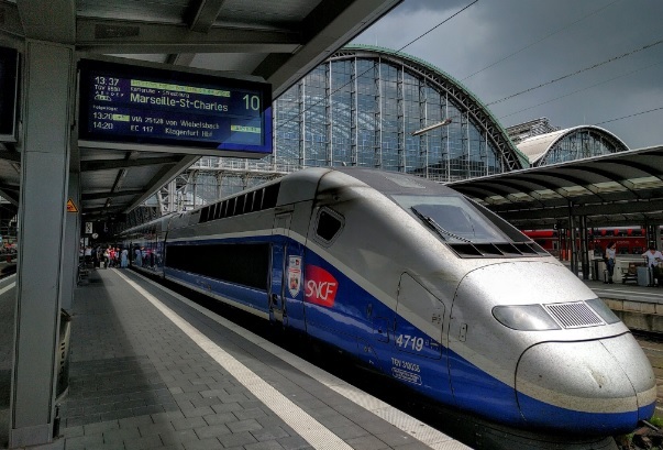 Franţa: Cei doi suspecţi reţinuţi într-un tren din sudul ţării prezentau un comportament suspicios, dar nu au legături cu terorismul