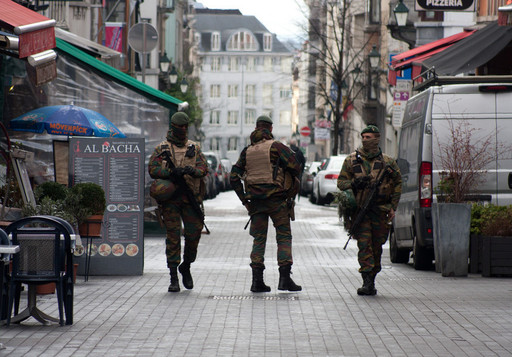 Procurorii belgieni l-au pus sub acuzare pe unul dintre suspecţii reţinuţi pentru organizarea unui atentat