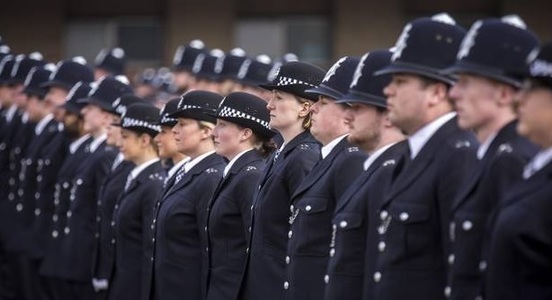 Autorităţile londoneze au desfăşurat un număr suplimentar de poliţişti înarmaţi pentru a asigura protecţia împotriva unor atentate