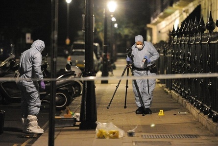 O femeie a fost ucisă, iar cinci persoane rănite în urma unui atac cu cuţit în zona centrală a Londrei