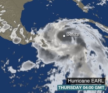 Uraganul Earl loveşte cu putere coasta Belize