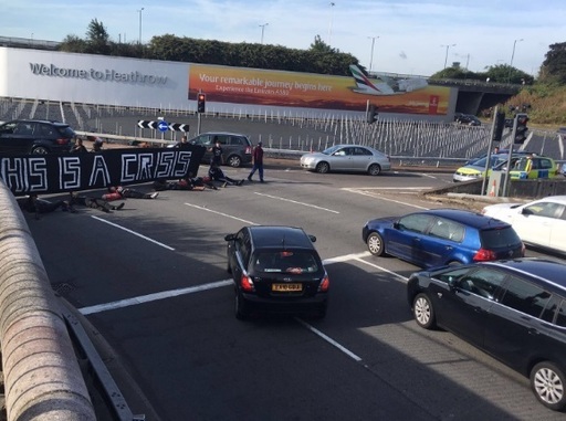 Protestatarii ”Black Lives Matter” au blocat un drum aglomerat spre aeroportul Heathrow
