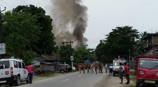 India: Patru atacatori înarmaţi au împuşcat mortal 12 persoane într-o piaţă aglomerată din statul Assam