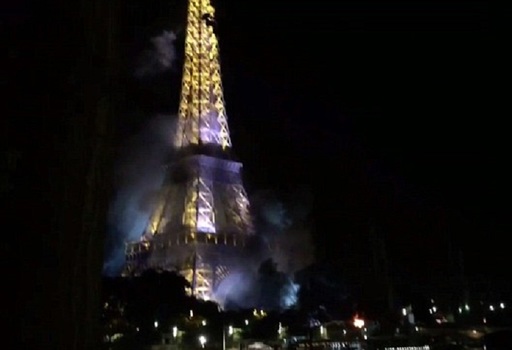 UPDATE: Poliţia a evacuat o zonă din jurul Turnului Eiffel din Paris. Un rucsac abandonat, motivul evacuării - VIDEO
