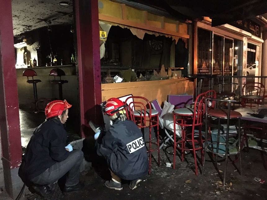 Cel puţin 13 morţi într-un incendiu izbucnit într-un bar din Rouen. Tavanul a luat foc de la lumânările de pe tort. VIDEO
