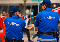 Atac terorist în Belgia: Doi poliţişti au fost atacaţi cu o macetă de un bărbat care a strigat “Allah Akhbar”. Atacatorul a murit la spital