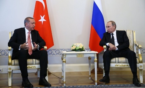 Vladimir Putin a susţinut că speră ca preşedintele turc Recep Erdogan să reinstaureze ordinea după puciul eşuat