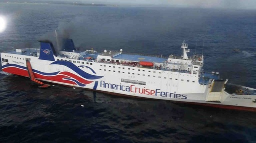 Peste 500 de pasageri şi membri ai echipajului evacuaţi de la bordul unei nave de croazieră-feribot în flăcări în largul coastelor Puerto Rico