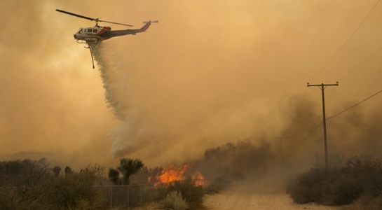 Peste 82.000 de persoane evacuate ca urmarea a incendiilor de vegetaţie ”fără precedent” ce au cuprins California